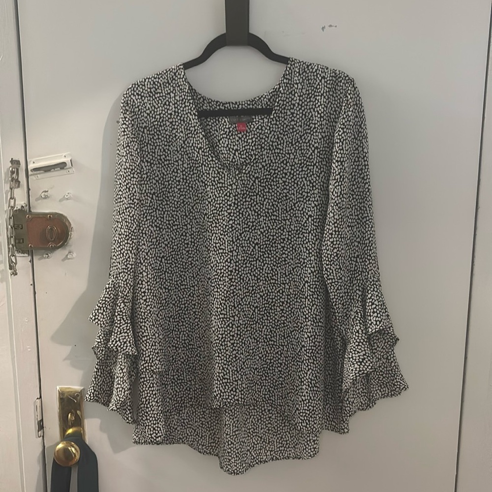 Vince Camuto black and white blouse